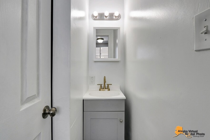 More Photos Of 1335 Hyder St, Anchorage Apartments For Sale