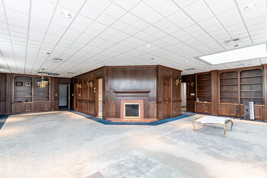 More Photos Of 215 Moody Rd, Enfield Manufacturing For Lease