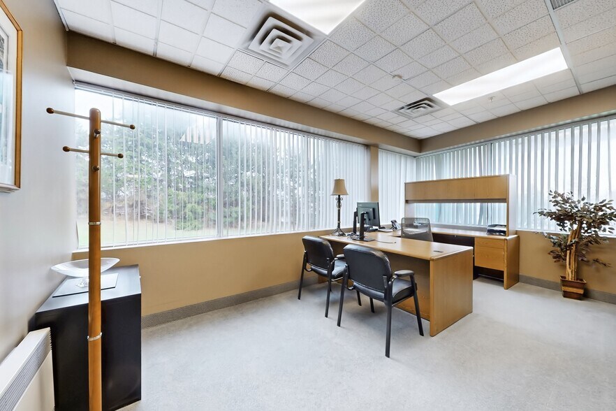 More Photos Of 45 Mcintosh Dr, Markham Office For Sale