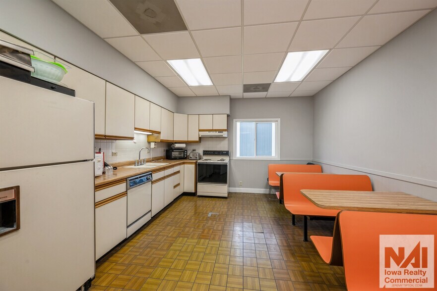 More Photos Of 1105 Hawkeye Dr, Hiawatha Industrial For Lease