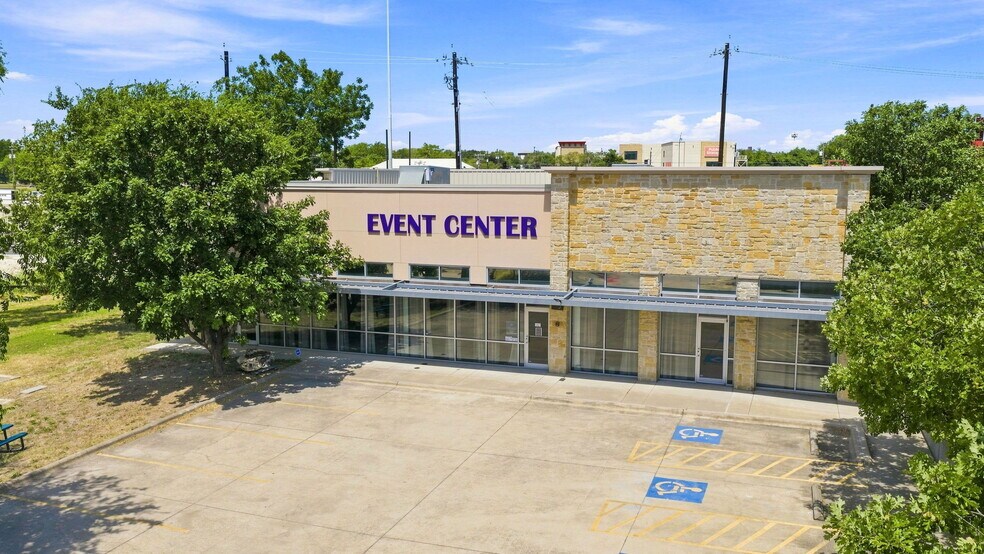 More Photos Of 11055 N IH-35, Austin Storefront For Lease