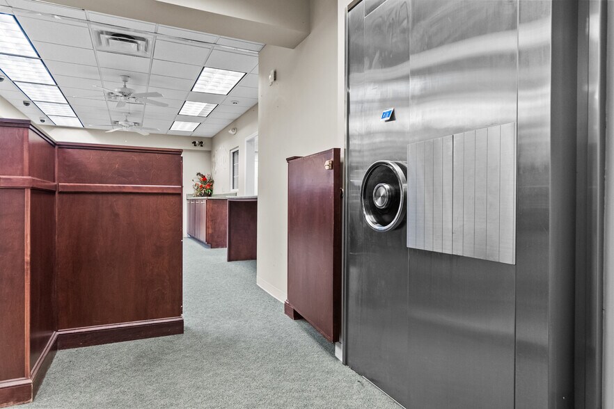 More Photos Of 239 Cedric St, Leesburg Office For Sale