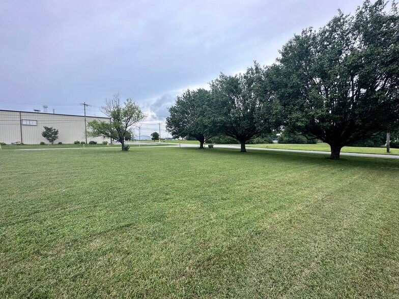More Photos Of 505 Lake Way Pl, Tullahoma Manufacturing For Sale