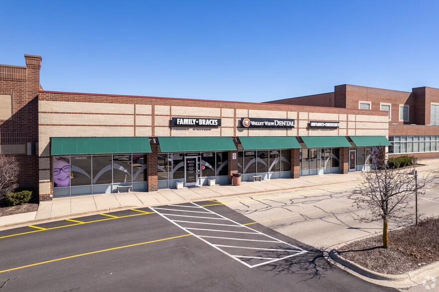 More Photos Of 401-445 N Weber Rd, Romeoville Unknown For Lease