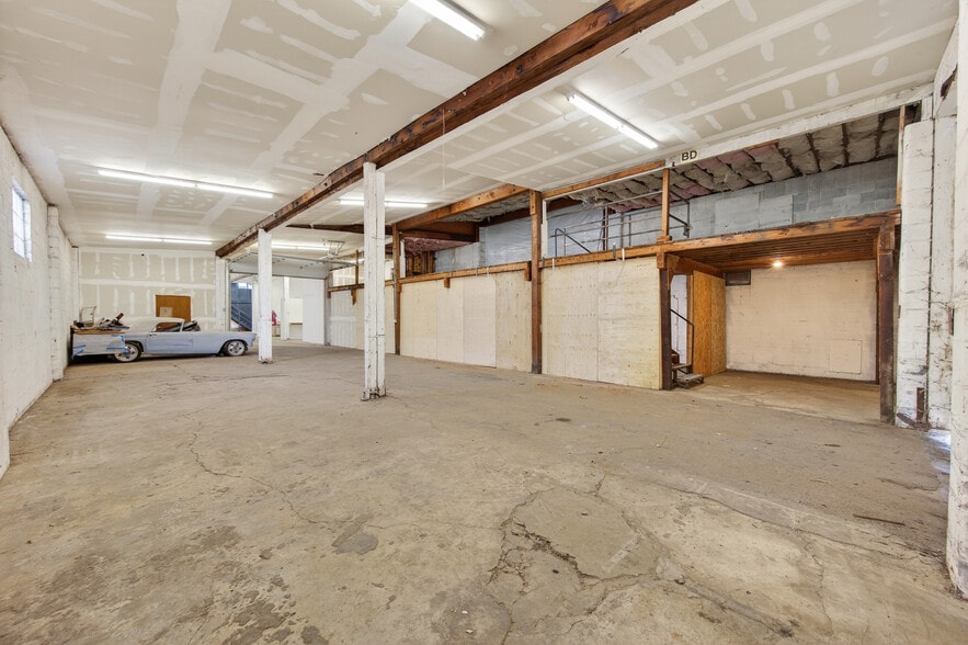 More Photos Of 2150 Cross St, Eugene Service For Lease