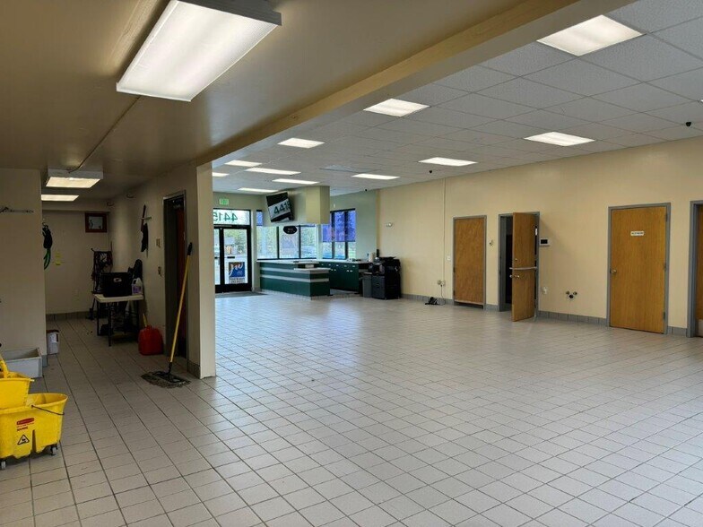 More Photos Of 44152 Sterling Hwy, Soldotna General Retail For Sale