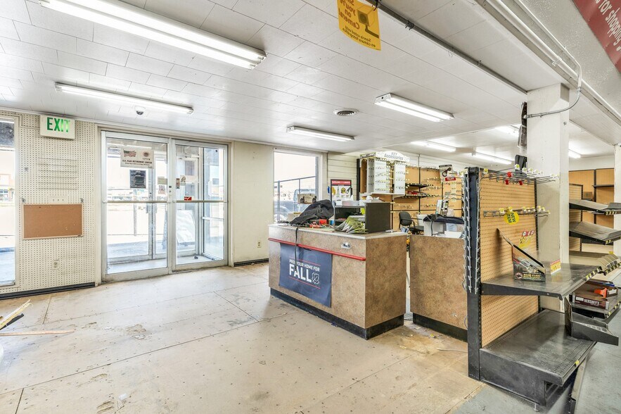 More Photos Of 1630 E Main St, Canon City General Retail For Sale