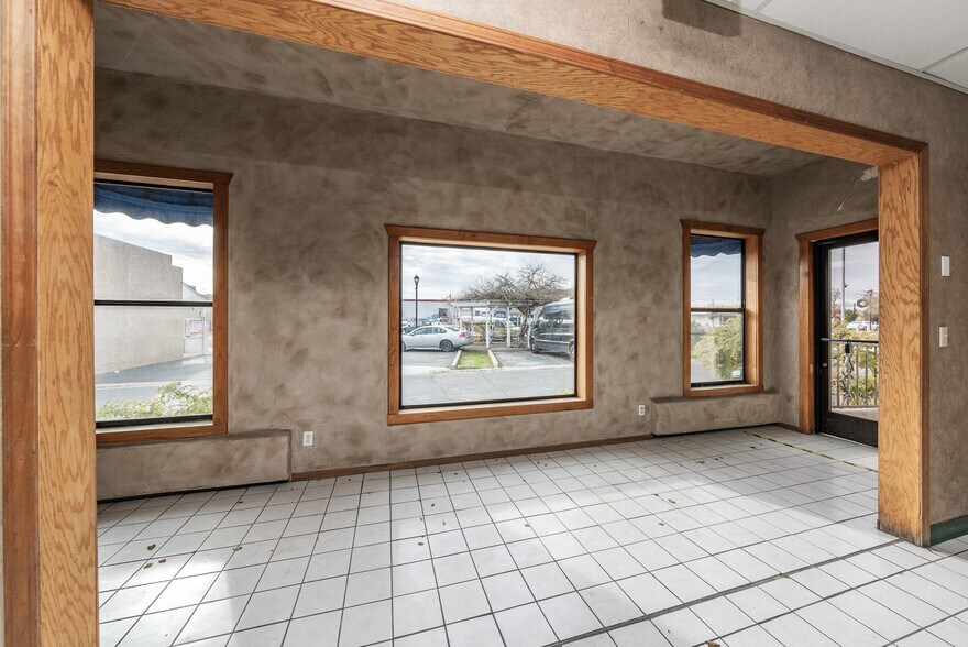 More Photos Of 927 O St, Firebaugh Healthcare For Sale