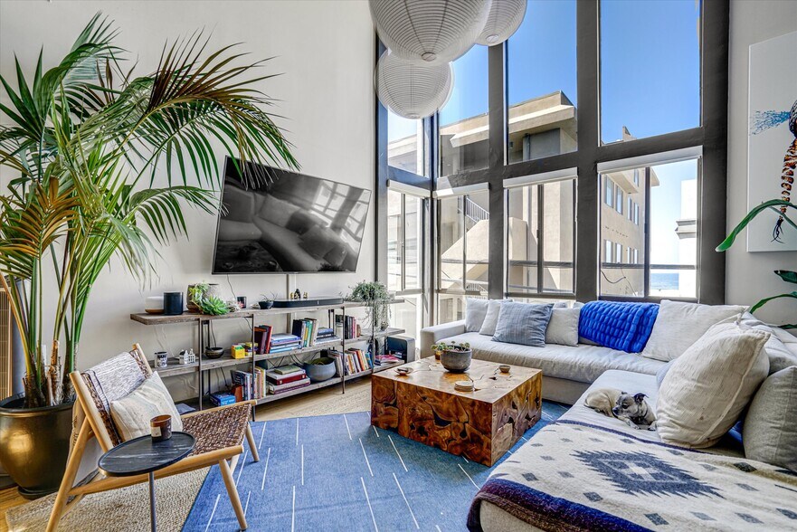 More Photos Of 14 Mast, Marina Del Rey Apartments For Sale