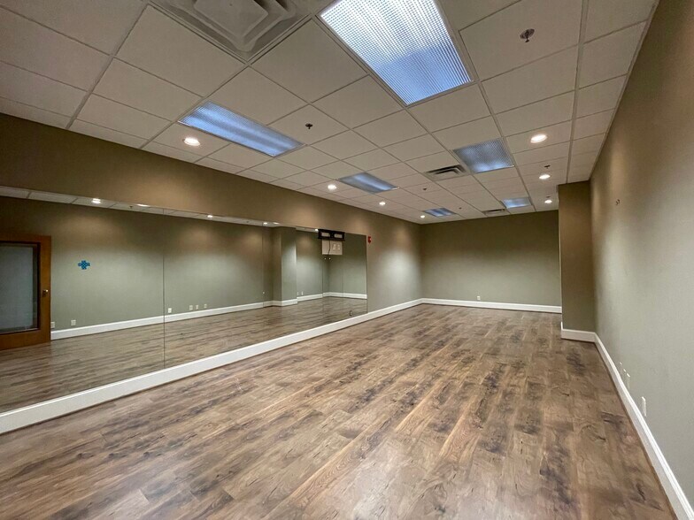 More Photos Of 2009-2011 4th Ave N, Birmingham Office For Sale