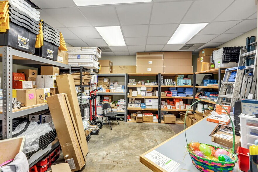 More Photos Of 115 Pomona Dr, Greensboro Office Residential For Lease