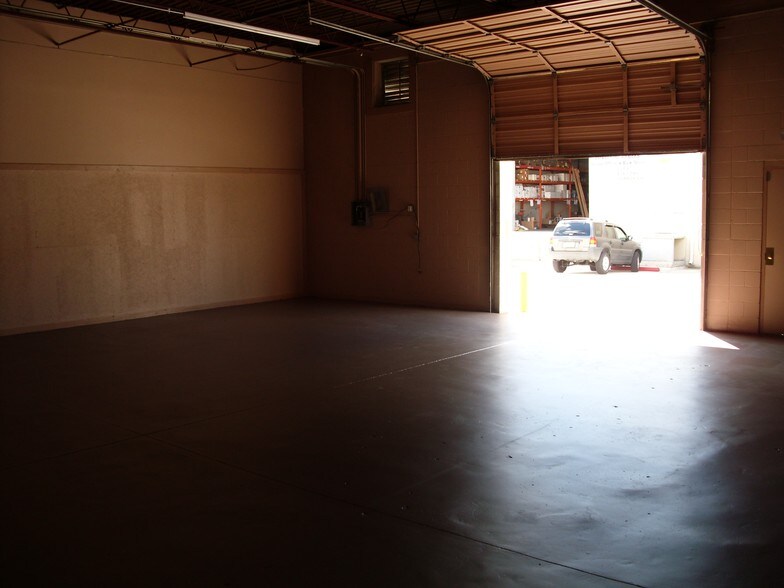 More Photos Of 329 Parkridge Ave, Orange Park Warehouse For Lease