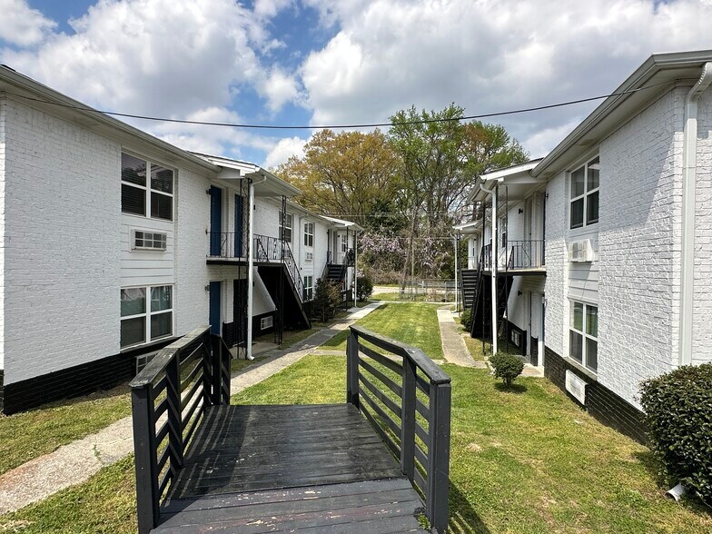 More Photos Of 969 Forest Ave, Forest Park Apartments For Sale