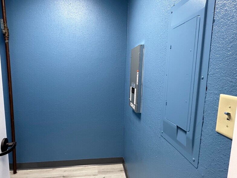 More Photos Of 1401 Applewood Dr, Dalton Medical For Lease
