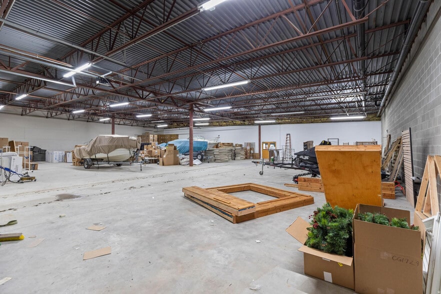 More Photos Of 1670 S Highway 165, Providence Storefront For Sale