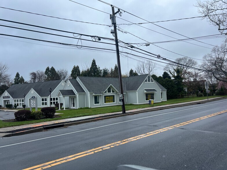 Primary Photo Of 487 Main Rd, Riverhead Freestanding For Lease