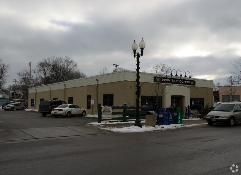 More Photos Of 11 Water St, Excelsior Freestanding For Lease