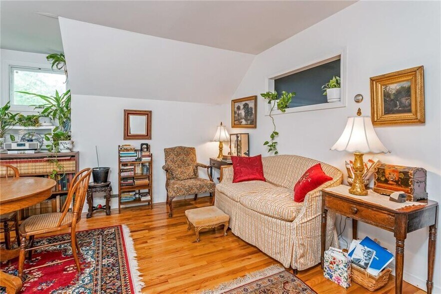 More Photos Of 538 NY-17A, Tuxedo Park General Retail For Sale