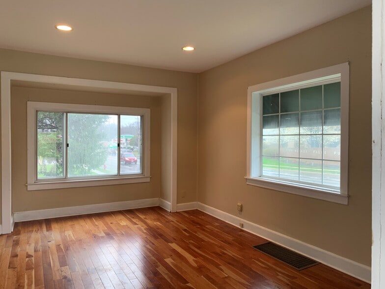 More Photos Of 3527 Darrow Rd, Stow Office For Sale