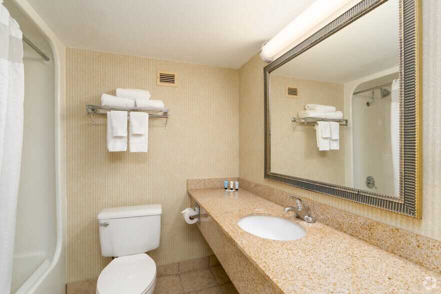 More Photos Of 6921 S Lindbergh Blvd, Saint Louis Hospitality For Sale