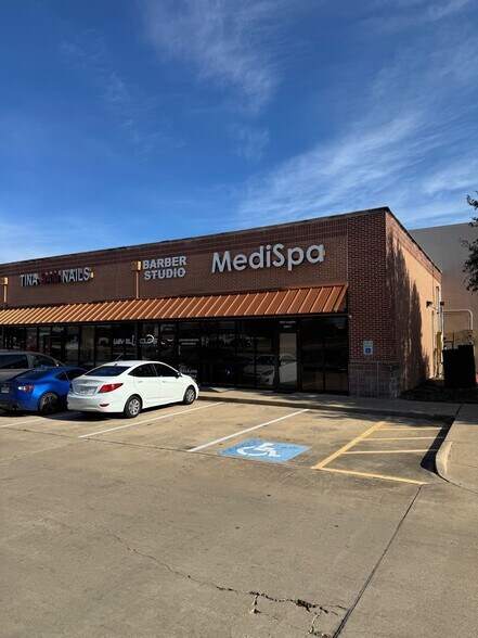 More Photos Of 2205 Longmire Dr, College Station Storefront Retail Office For Lease