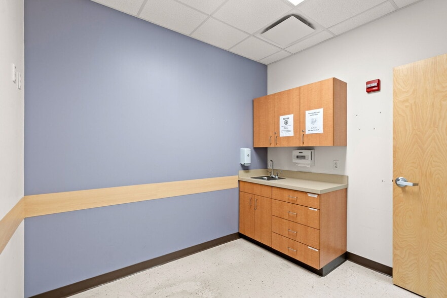 More Photos Of 25 Marston St, Lawrence Medical For Sale