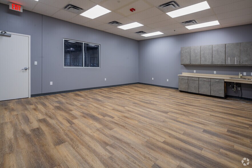 More Photos Of 10120 Fischer Rd, Von Ormy Distribution For Sale