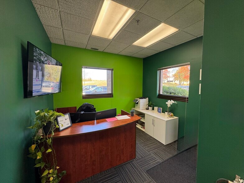 More Photos Of 10100 Crosstown Cir, Eden Prairie Warehouse For Sale