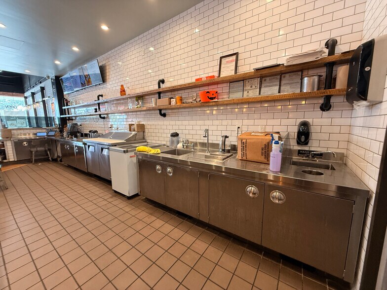 More Photos Of 17505-17571 SH 249, Houston Storefront For Lease