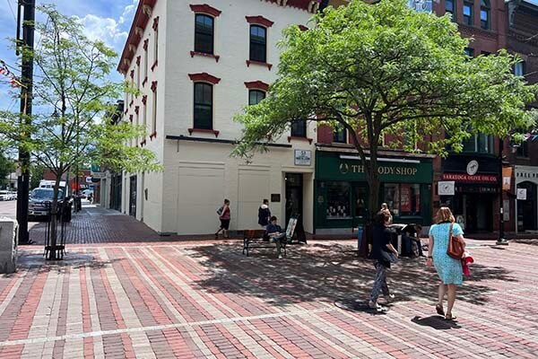 More Photos Of 80-84 Church St, Burlington Office For Lease