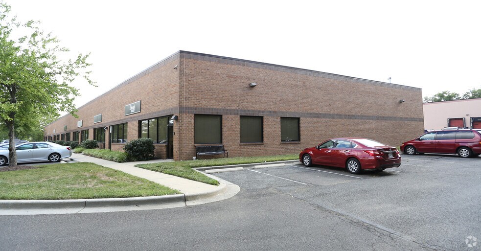 More Photos Of 9201-9225 Hampton Overlook, Capitol Heights Light Distribution For Lease