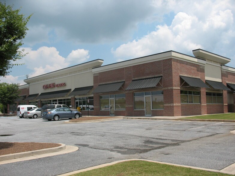 More Photos Of 13190 Highway 92, Woodstock Freestanding For Lease