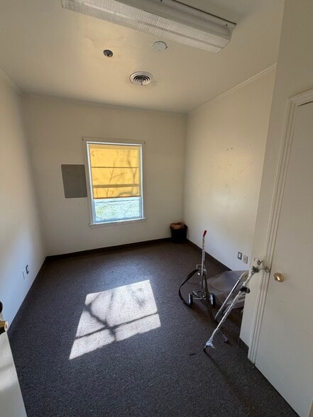 More Photos Of 7470 TX-154, Marshall Specialty For Sale