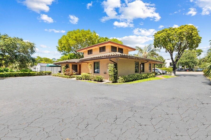 More Photos Of 1322 SE 3rd Ave, Fort Lauderdale Office For Sale