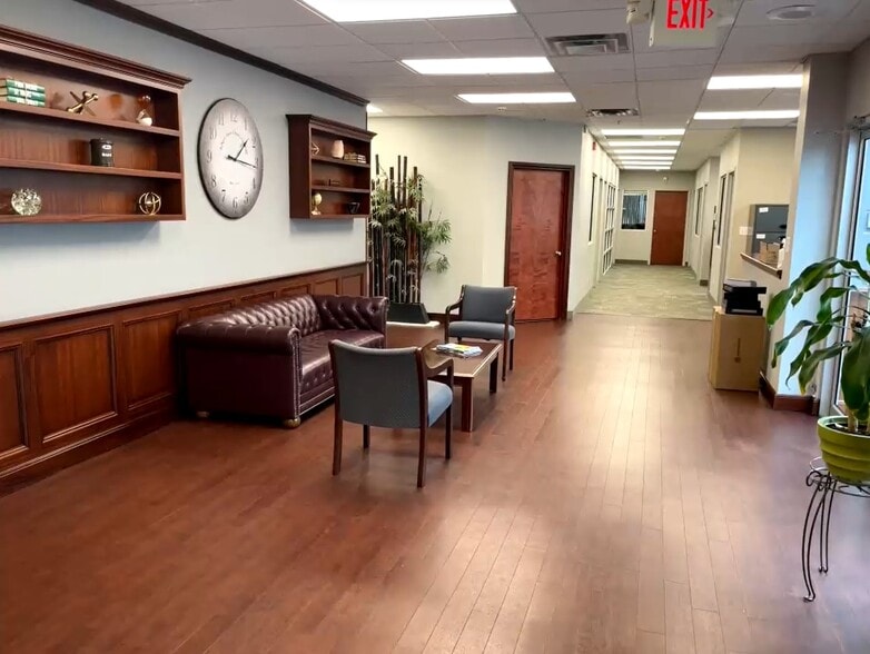 More Photos Of 300 Corporate Plz, Islandia Office For Lease