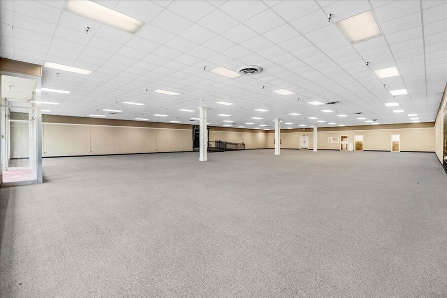 More Photos Of 501 E Market St, Smithfield Storefront For Lease