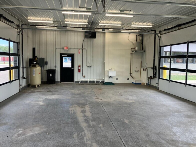 More Photos Of 1010 251 Hwy, Rochelle Office For Sale