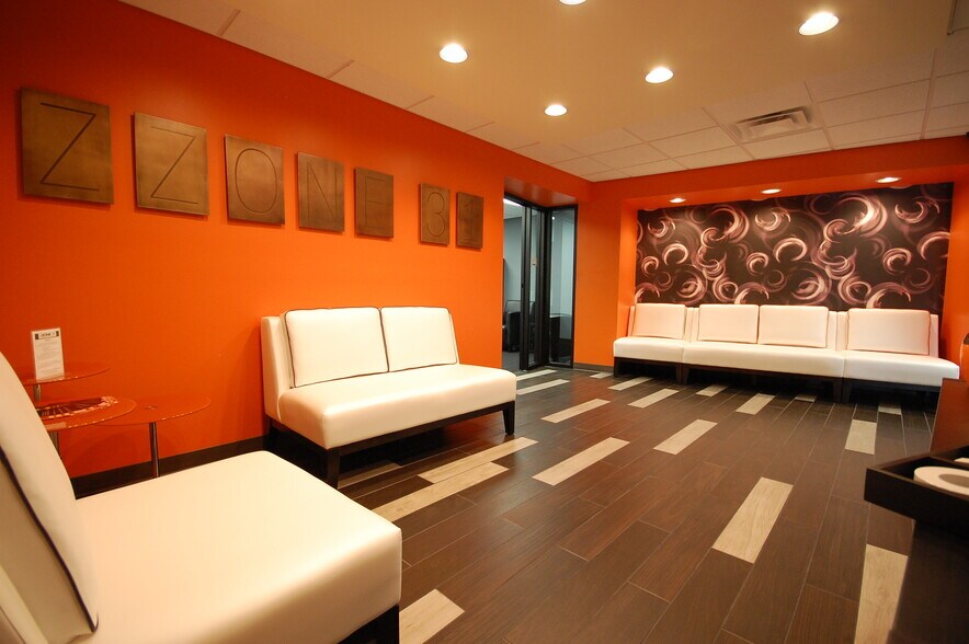 More Photos Of 5251 S East St, Indianapolis Office For Lease