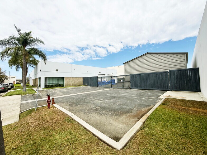 More Photos Of 529 W Blueridge Ave, Orange Warehouse For Sale
