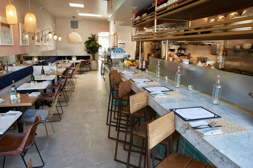 More Photos Of 523 Rose Ave, Venice Restaurant For Lease