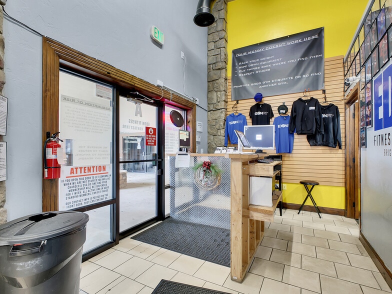 More Photos Of 991 Platte River Blvd, Brighton Storefront For Sale