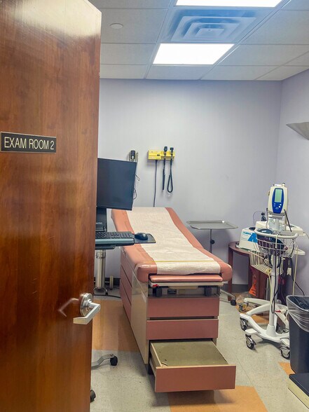 More Photos Of 23-22 30th Ave, Astoria Medical For Sale