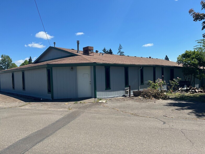 More Photos Of 941 SW Alder St, Dundee Warehouse For Sale