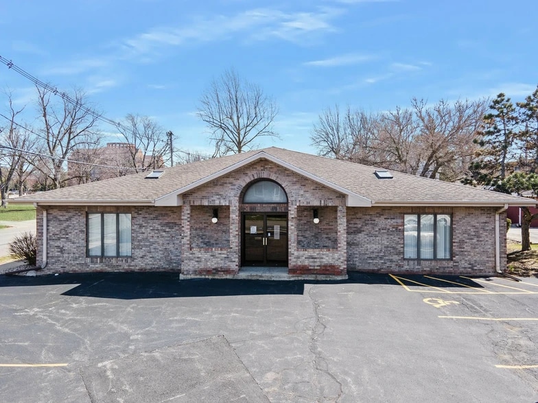 Primary Photo Of 915 N Main St, Bloomington General Retail For Sale