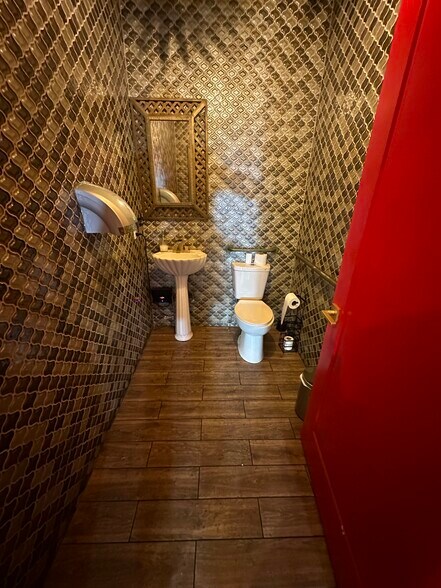 More Photos Of 158 Utica Ave, Brooklyn Storefront Retail Residential For Lease