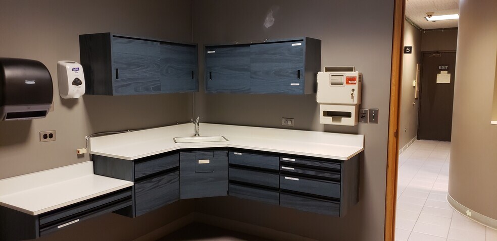 More Photos Of 1425 N McLean Blvd, Elgin Medical For Sale