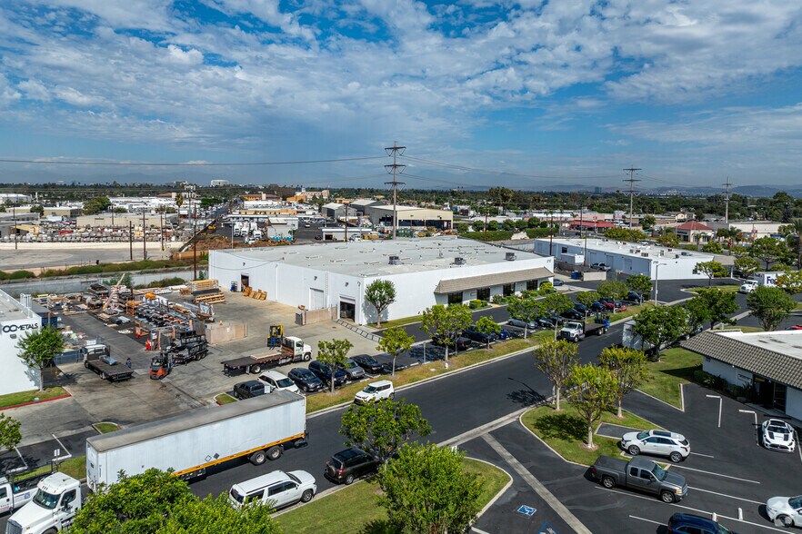 More Photos Of 2710 S Main St, Santa Ana Manufacturing For Lease