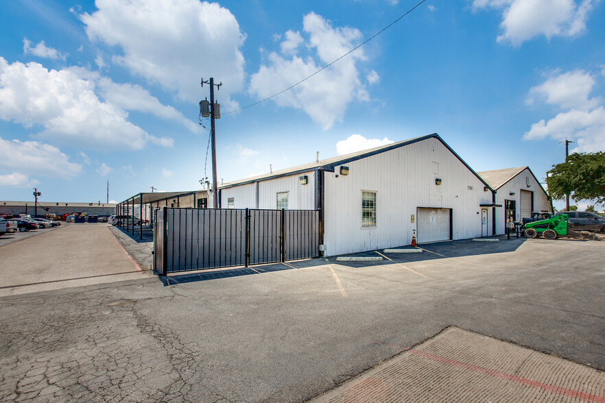 Primary Photo Of 1824 N 1st St, Garland Warehouse For Sale