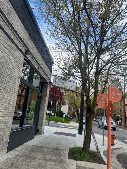 More Photos Of 1120 NW 21st Ave, Portland Storefront Retail Office For Lease