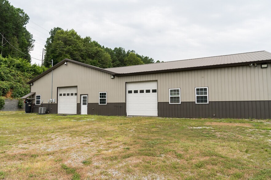 More Photos Of 2648 Rainbow Lake Rd, Inman Flex For Sale